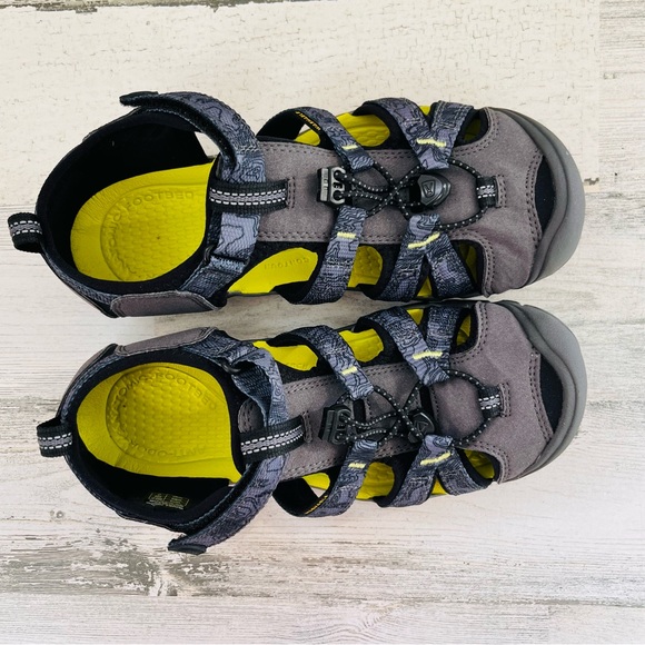 Keen Seacamp II CNX Big Boys Water Sandals Size 6 Slip On Washable In Gray NWOT - Picture 3 of 11